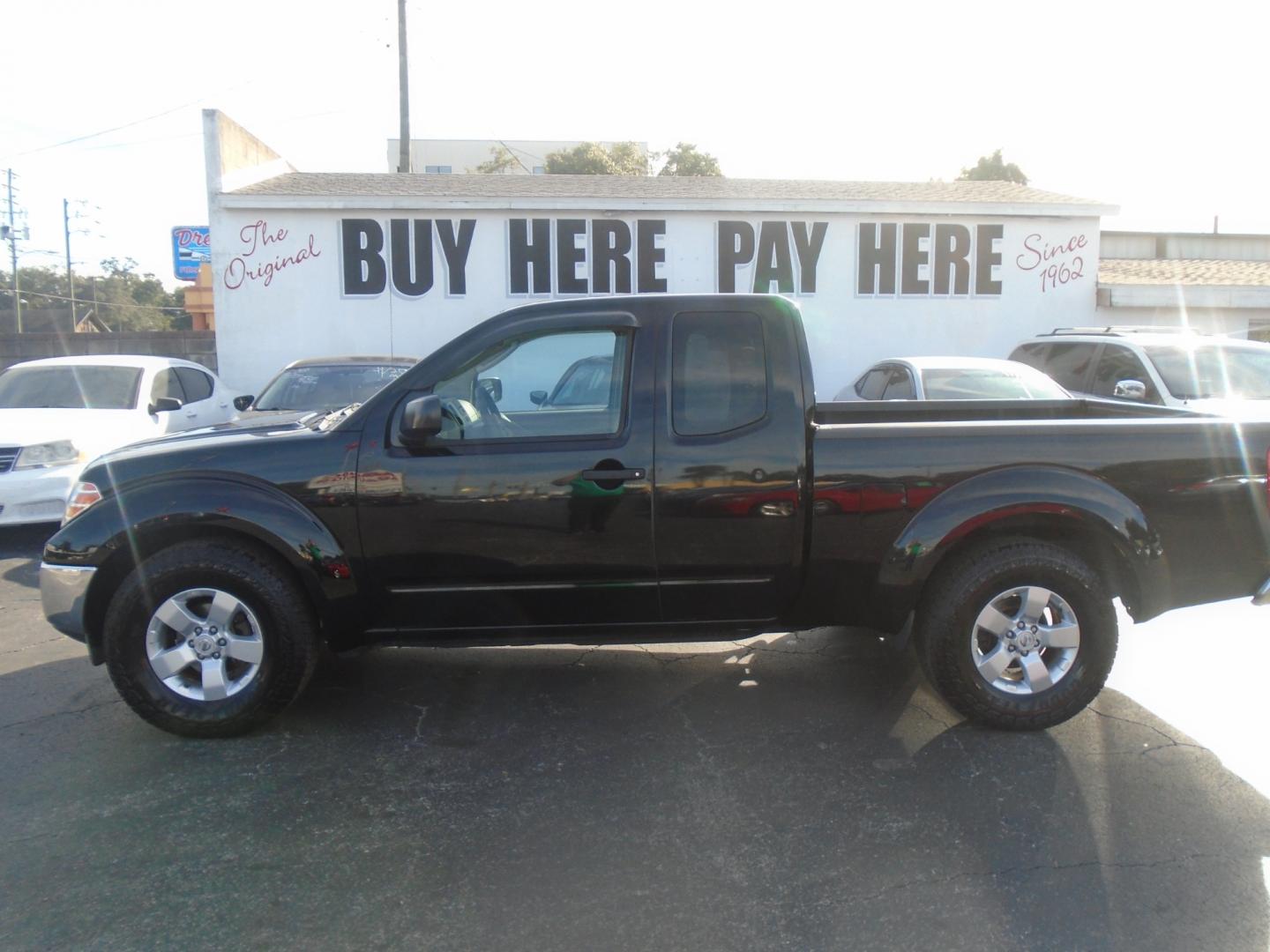 2011 Nissan Frontier SV I4 King Cab 2WD (1N6BD0CT2BC) with an 2.5L L4 DOHC 16V engine, 5-Speed Automatic transmission, located at 6112 N Florida Avenue, Tampa, FL, 33604, (888) 521-5131, 27.954929, -82.459534 - Photo#0